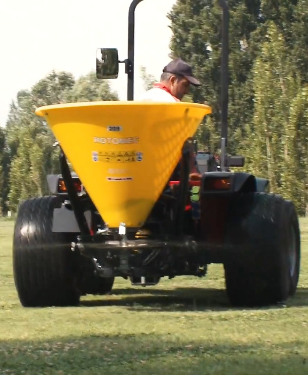 ESPARCIADORA DE SAL PARA TRACTOR ROTOMEC POLY HOP